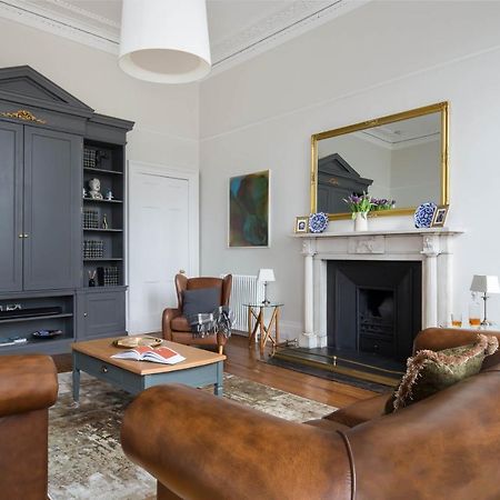 Magnificent Georgian 3-Bedroom Apartment In New Town EDI Kültér fotó