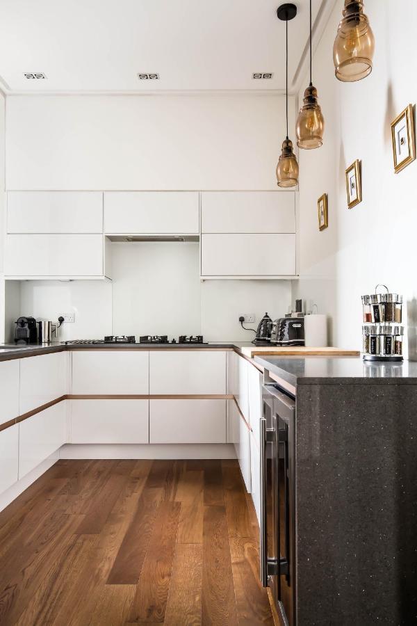 Magnificent Georgian 3-Bedroom Apartment In New Town EDI Kültér fotó