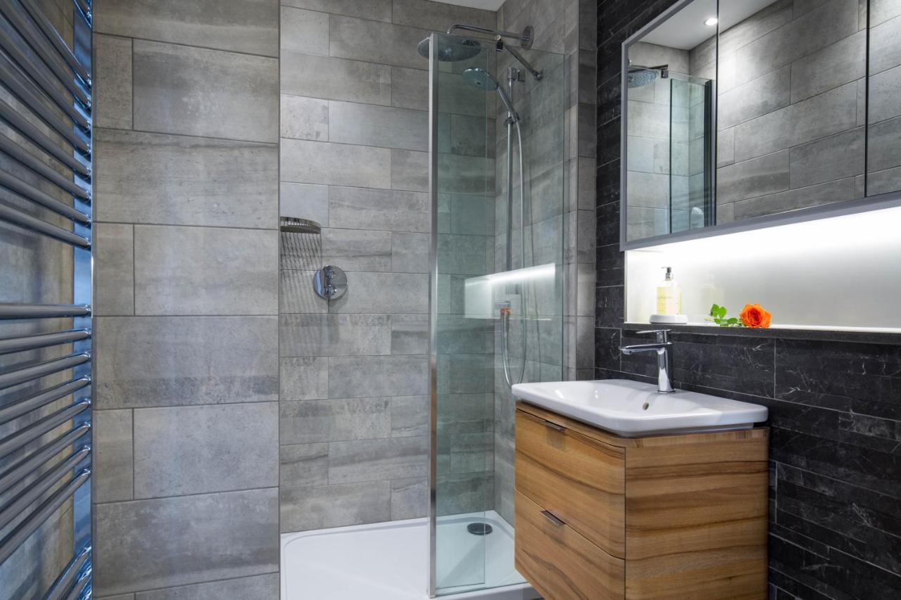 Magnificent Georgian 3-Bedroom Apartment In New Town EDI Kültér fotó